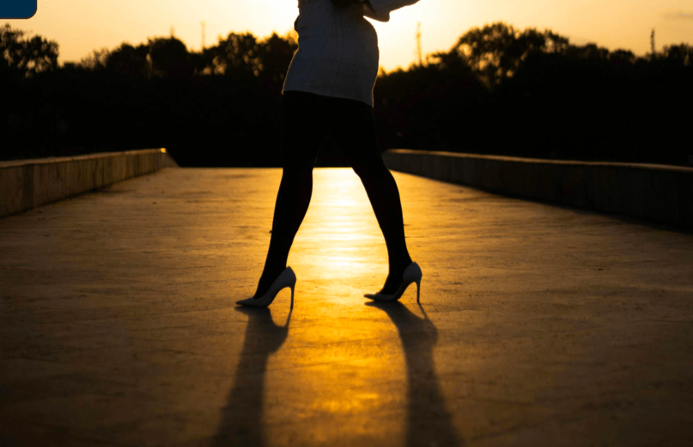 كعبُها عالٍ وقِدْحُها&nbsp;مُعلَّى..